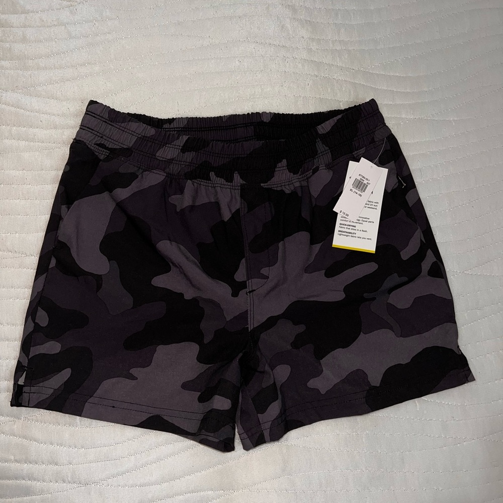 Old Navy camo youth XL (14-16) new with tags athletic shorts